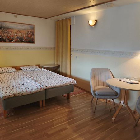 Paerna Guesthouse & Apartments Κουρεσάαρε Εξωτερικό φωτογραφία