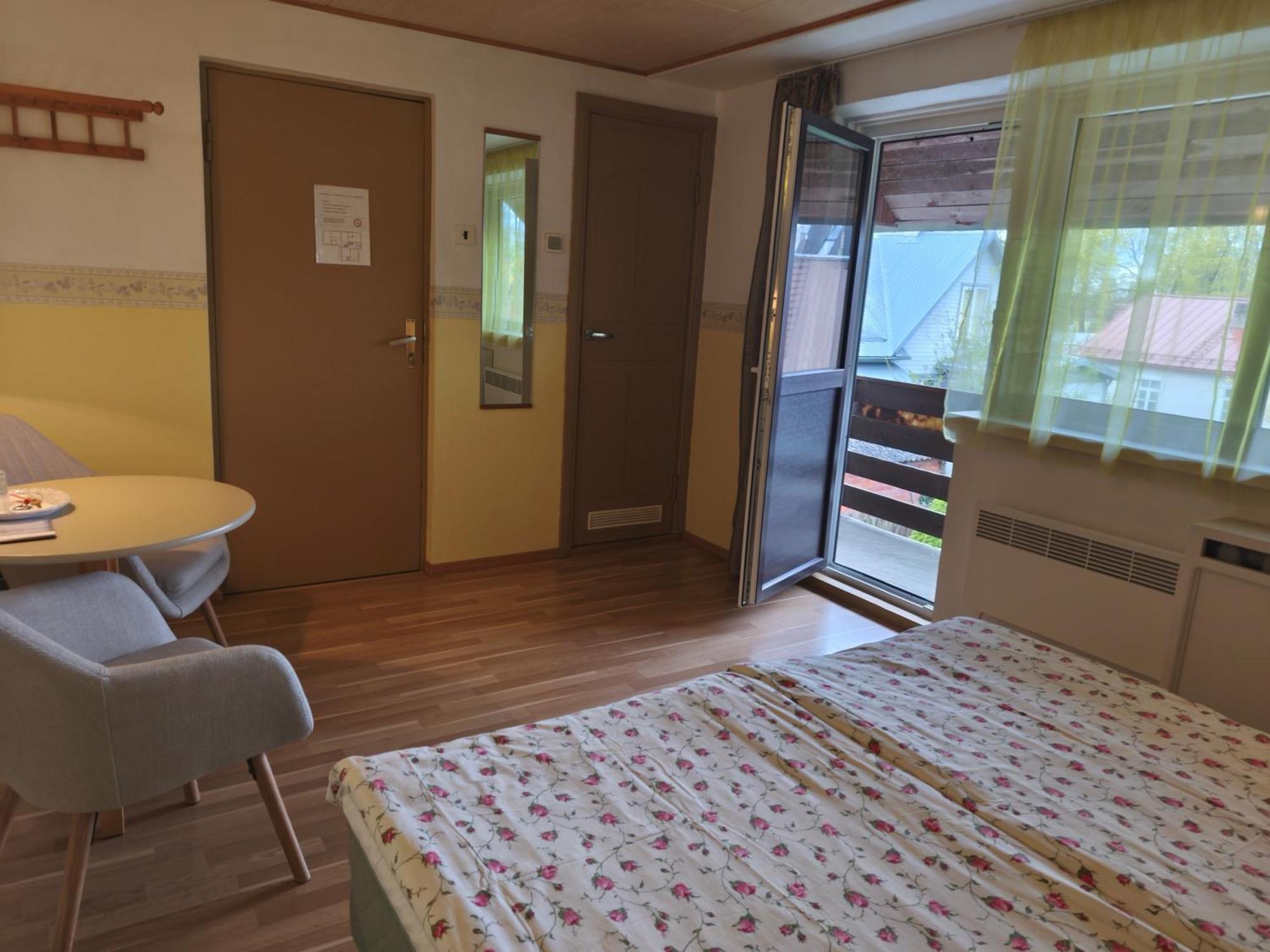 Paerna Guesthouse & Apartments Κουρεσάαρε Εξωτερικό φωτογραφία